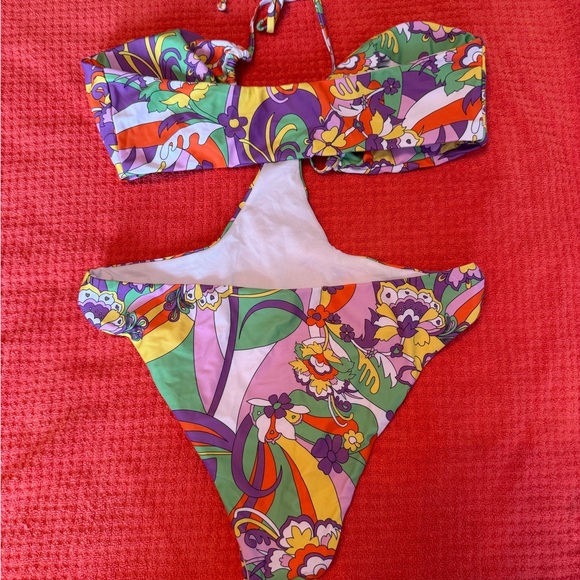 One Piece Swimwear - Picture 3 of 7